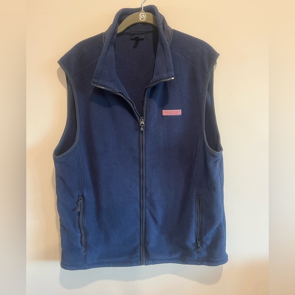 Men’s vineyard Vines Vest size Large